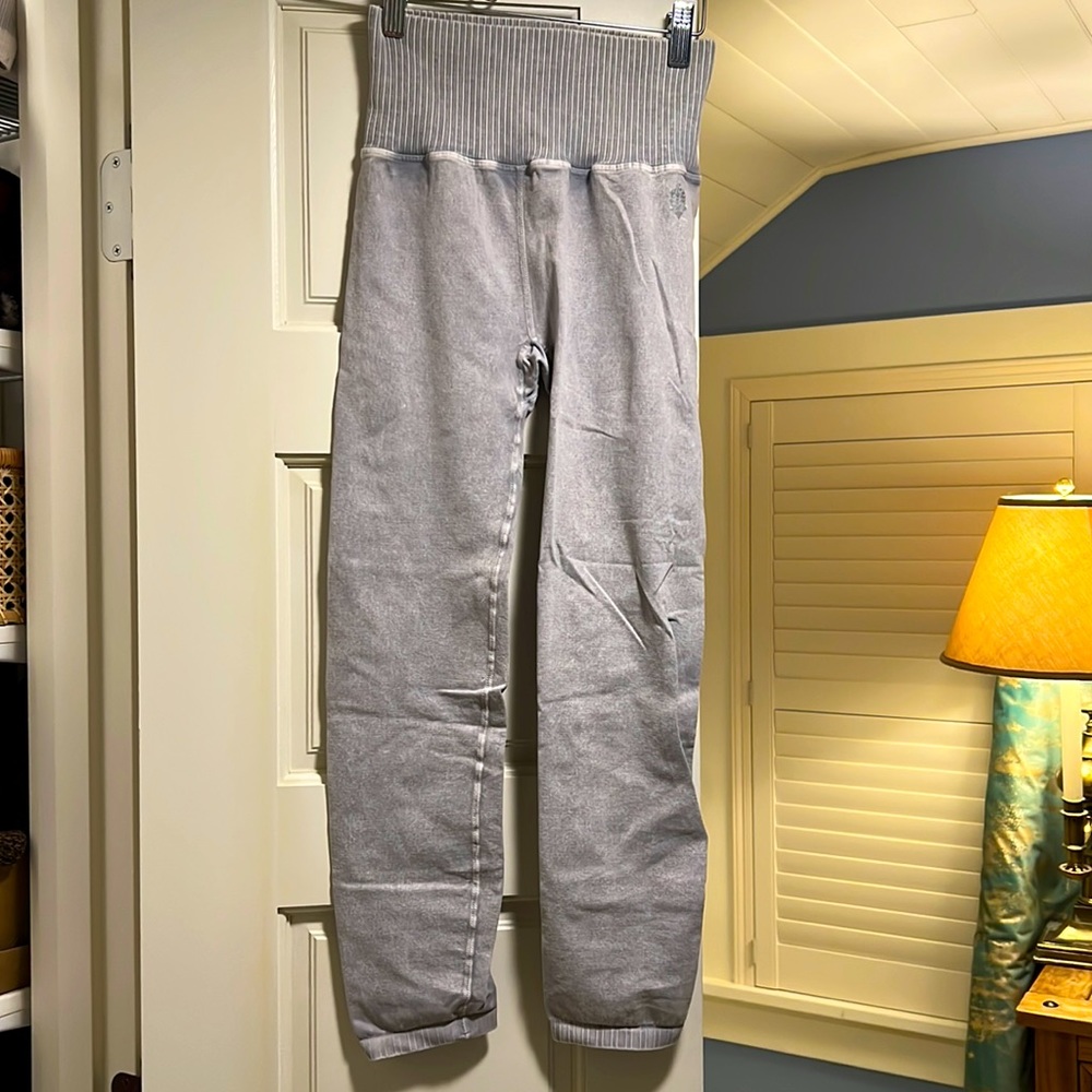 Light grey leggings